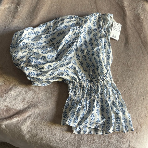 H&M V-Neck Blouse 🩵🤍 - Picture 7 of 8